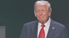 Americký prezident Trump slaví 80. narozeniny. Oslavy pojal velkolepě