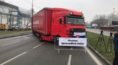 Problémy v dopravě: Slovenští autodopravci blokují města i hranice