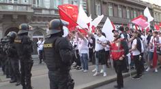 Průvod slávistů byl dlouhý stovky metrů. Policie přichystala nadstandardní bezpečnostní opatření