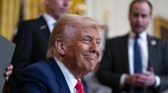 Trump neskrývá výsměch: Volají mi světoví vůdci a líbají mi zadek