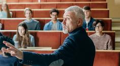 Spory na pražské univerzitě. Děkan prý fakultu poškozuje, chtějí jeho konec