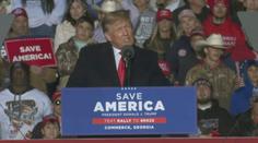Trump se dopustil zločinu, když burcoval dav k útoku na Kapitol, tvrdí soudce