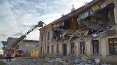 Ve Znojmě vybuchl bytový dům. Sutiny pod sebou uvěznily několik lidí