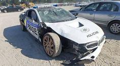První pořádná fotka nabouraného policejního BMW i8 je podvrh!