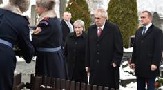 Zeman v Lánech uctil památku Masaryka. K hrobu přijel i Babiš