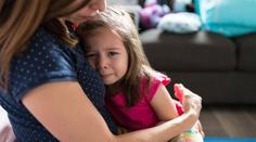 Psycholog vysvětlil, co byste nikdy neměli říkat dětem, aby neměly trauma