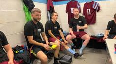 Na velšský tým zaútočili baseballovými pálkami. Gólmanovi rozmlátili koleno