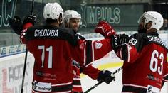 99 střel, 23 gólů a deset hráčů soupeře v poli. Chomutov si v kraji zastřílel