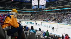 Fanoušci NHL obdivují O2 arenu. Oni mají držáky na pití, žasnou
