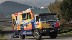 Policie v Íránu zadržela členy výpravy Tatra kolem světa. Mohl za to dron