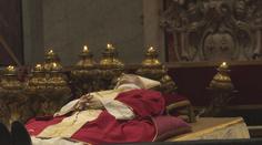 Pohřeb Benedikta XVI. se blíží. Za Česko se ho zúčastní premiér Fiala