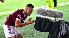 Haraslín rozhodl derby, potom přidal speciální oslavu. Komu ji věnoval?