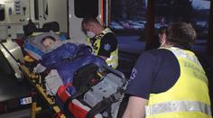 Lékaři v Motole zachraňují čtyřletého Dimitryho. Výbuch mu roztrhal záda