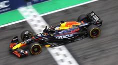 Verstappen z pitlane bojoval o vítězství. Šéf Red Bullu prozradil, proč se vzdal vedení