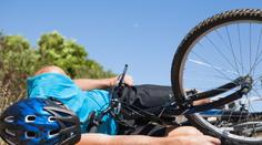 Dramatická záchrana zraněného cyklisty. Museli ho oživovat, je v kritickém stavu