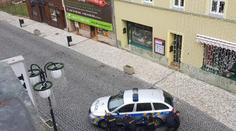 Čtyři lupiči přepadli klenotnictví v centru Teplic. Jsou na útěku