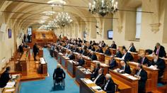 Senátoři odmítnou zmrazení platů politiků. Je to populismus, tvrdí