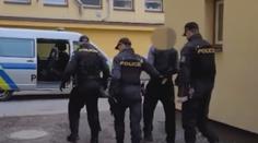 Muži na Svitavsku měli umučit svého známého. Brutalitou zaskočili i policii