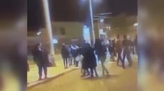 VIDEO: Divoká noc v Jihlavě. Na náměstí se porvaly desítky lidí