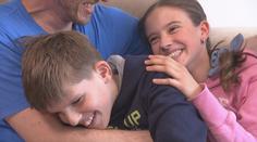 Vítek (11) je nevidomý a rád by jel na speciální pobyt. Pomáhá mu Patron dětí