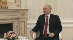 Zvláštně páchne a podivně se hýbe. Spekulací o Putinově zdraví přibývá