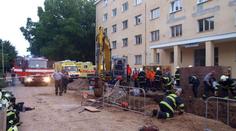 Dělník se při STAVBĚ METRA zřítil do DESETIMETROVÉ HLOUBKY! Utrpěl TĚŽKÁ ZRANĚNÍ