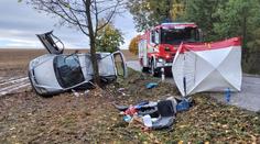Černý víkend na silnicích. Záchranáři zasahovali u několika smrtelných nehod
