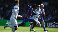 Fanynky měly posvícení. Hráč z Premier League soupeři při zápase strhnul trenky