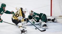 Pastrňák vypálil a oslavil třicátý gól! Mrázek zachránil Philadelphii