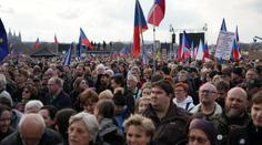 Protivládní demonstrace na Letné. Dorazilo až 250 tisíc lidí, oznámil Minář