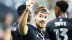 Fotbalista z MLS hrál načerno amatérskou soutěž a dal pěstí soupeři