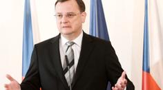 Nečas má jen těsnou většinu. Dva poslance vyšetřuje policie!