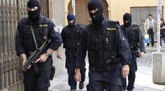 Policie mu nezákonně vtrhla do firmy. Žádá rekordní odškodné!