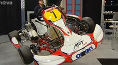 Tahle motokára jezdí přes 200 km/h. Zadek máte 2 centimetry nad zemí!