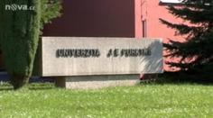 Ústecká univerzita prověřuje tituly svých profesorů. Další skandál?