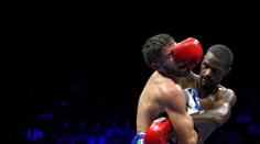 Boxer bojuje o život! Soupeř ho odrovnal nedovoleným zákrokem