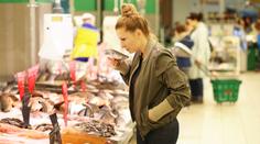 Sýr z Tesca, džem z Albertu a ryby z Rohlíku. Řetězce prodávaly ošizené jídlo