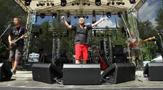 Strach o zpěváka Krucipüsku. Je ve vážném stavu, kapela ruší koncerty