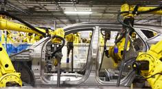 Jak automobilky v Česku bojují s krizí: Hyundai překvapuje, Škodovka hasí pád