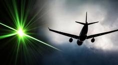 Letadla na Ruzyni oslepoval v noci laser! Útočníky hledá policie