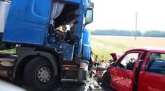 Boj o život: Osobák smetl kamion, chlapce (14) oživovali záchranáři