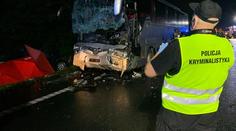 Autobus při srážce v Polsku rozdrtil dodávku, zemřelo 9 lidí