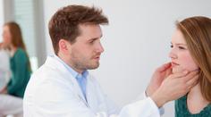 Mladá učitelka trpí smrtelnou nemocí. Objevil se u ní jeden alarmující symptom