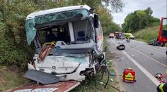 Devět zraněných po těžké nehodě autobusu. Cestovaly v něm děti