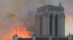 Notre-Dame slaví smutné výročí. Opravy zastavil virus, katedrála ale ožila mší