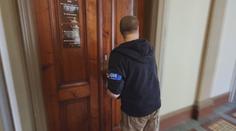 Razie v Liberci: Policie vyšetřuje stavební firmy, zadržela sedm lidí