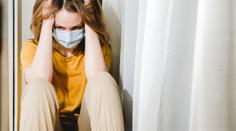 Tvrdé následky covidu: 10 důvodů, proč pandemie ničí ženy víc než muže