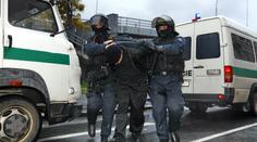 Zdrogovaný řidič najížděl při honičce s policií na chodce v parku