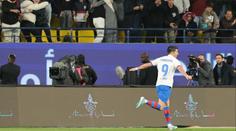 Barcelona je ve finále Superpoháru, triumf zařídili Lewadowski a Yamal