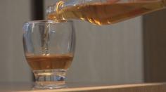 Odrazující obrázky i na alkoholu? Odborníci chtějí prosadit změny